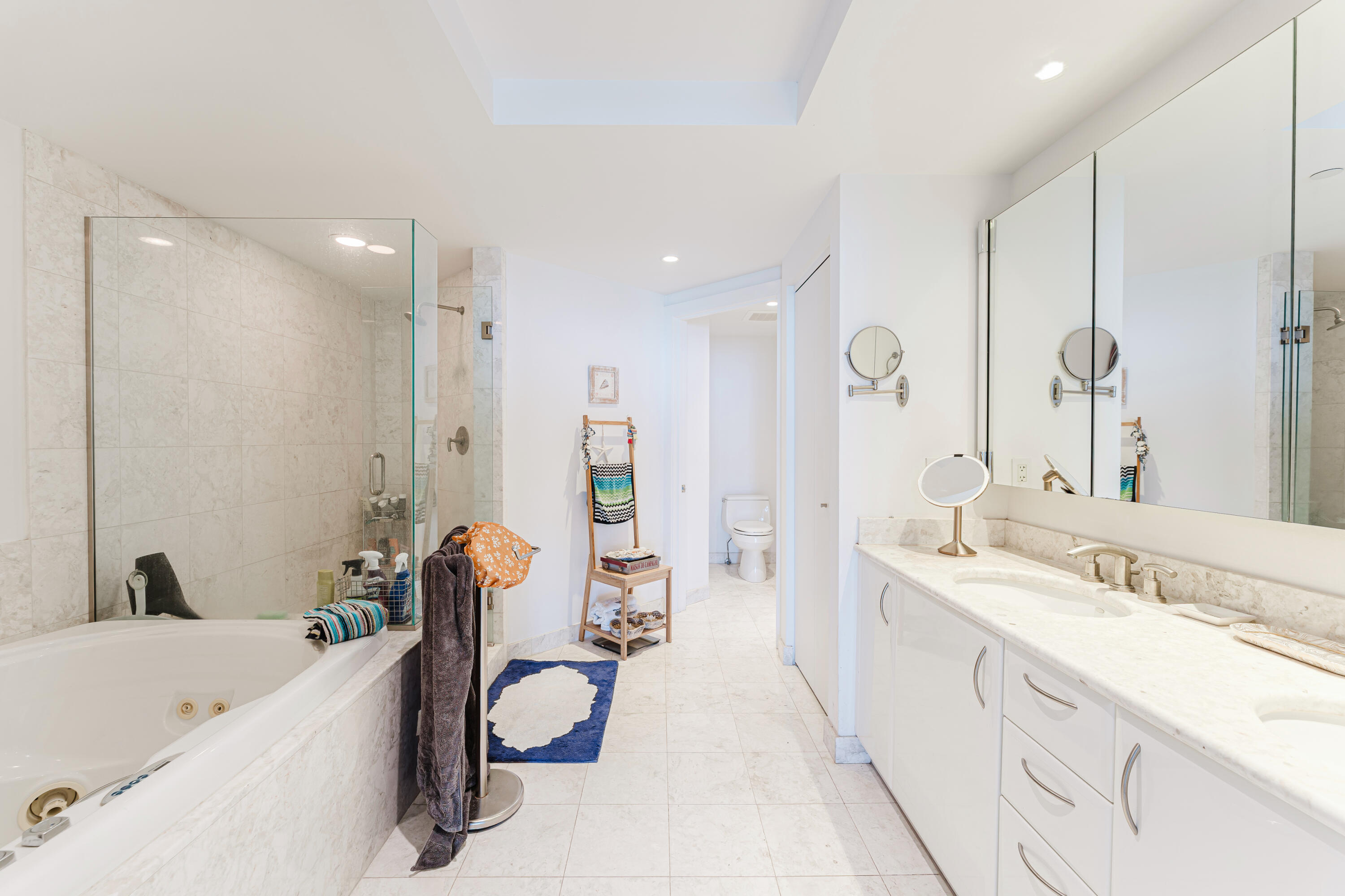 1331 Brickell Bay Drive, Unit 2805 Miami, FL 33131 - Photo 7 of 30 a bathroom with a tub sink and mirror