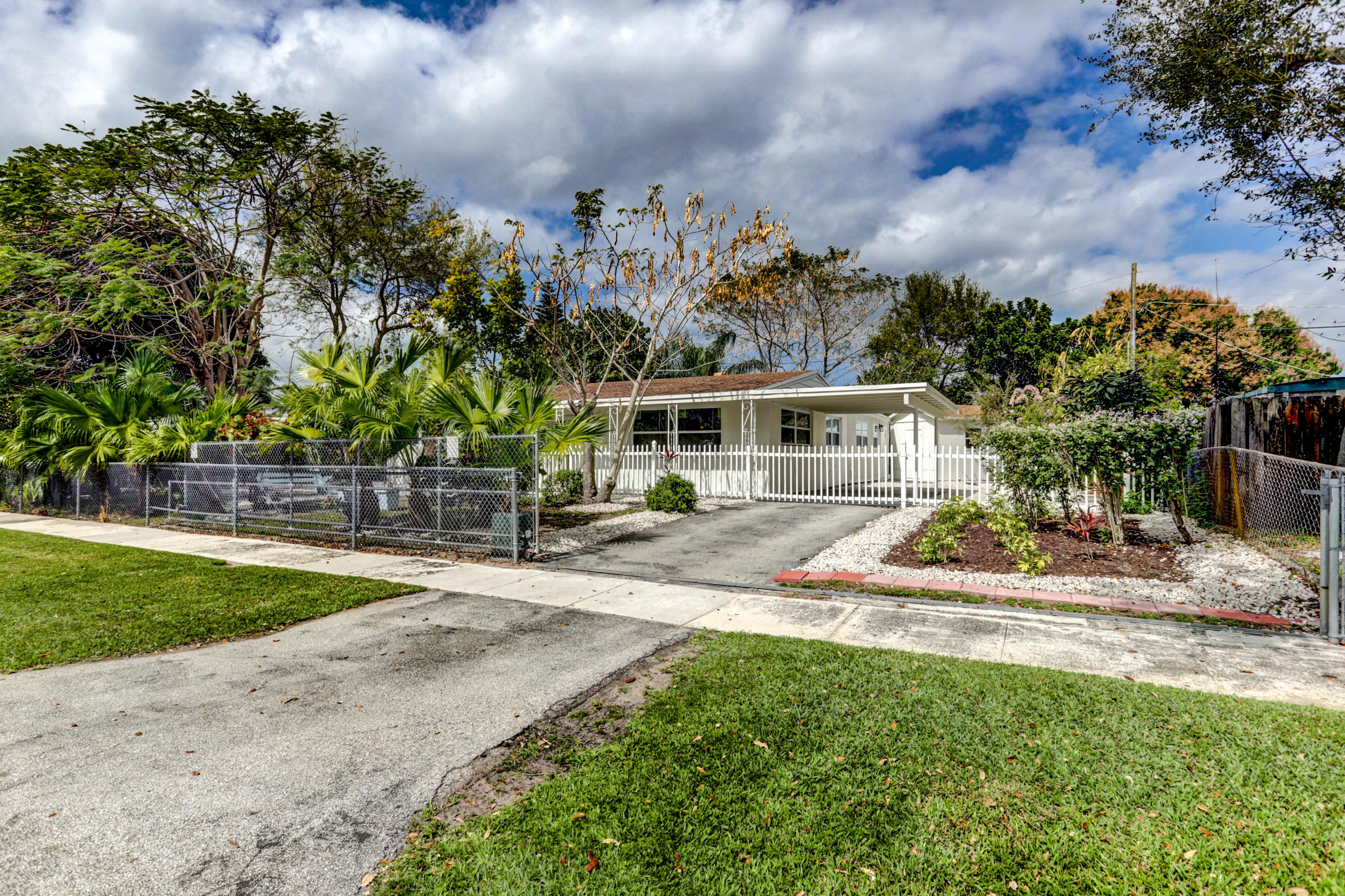 4133 Rochester Street Palm Beach Gardens, FL 33410 - Photo 13 of 62 03_img_1721_2_3_4_5