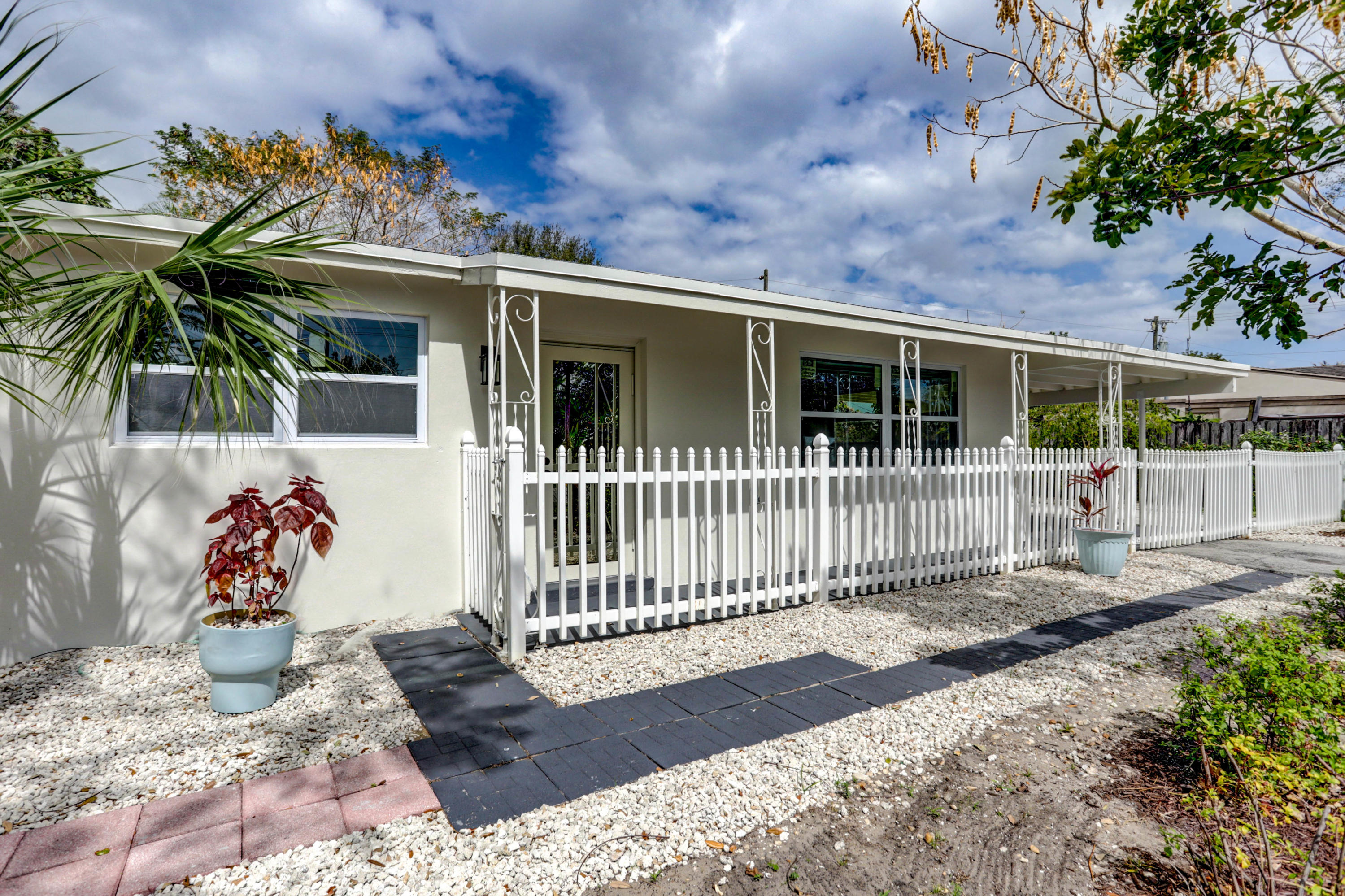 4133 Rochester Street Palm Beach Gardens, FL 33410 - Photo 2 of 62 08_img_1751_2_3_4_5