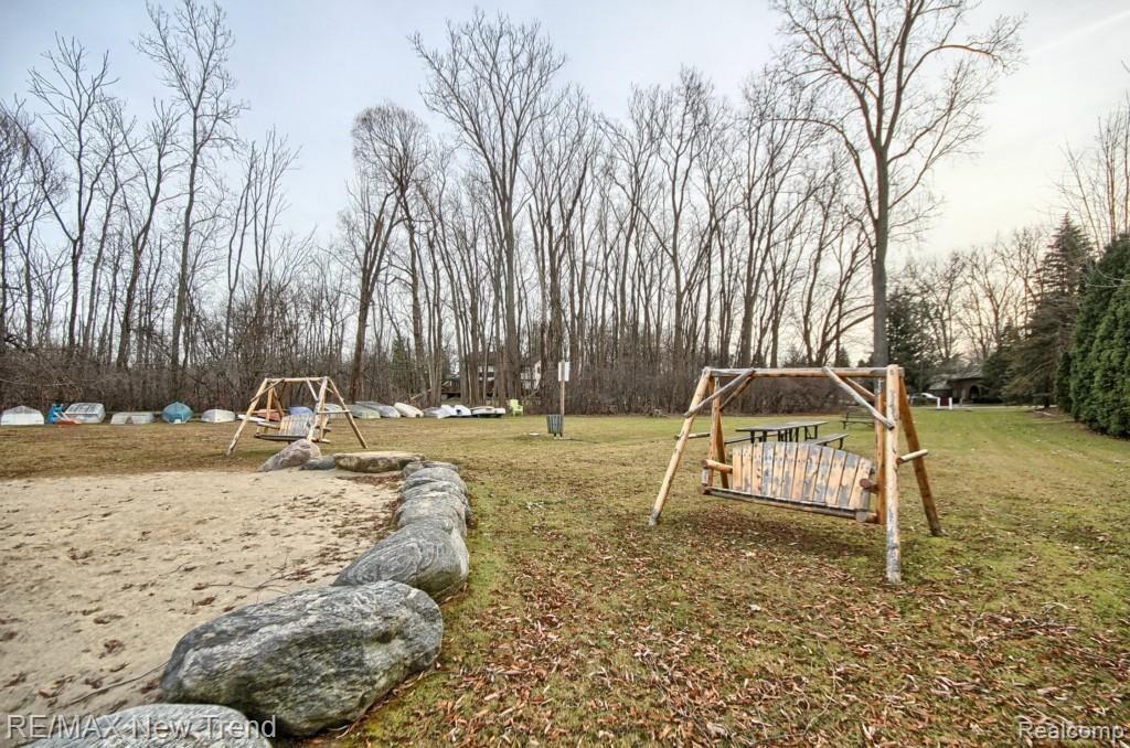 2962 Hiller Road West Bloomfield, MI 48324 - Photo 44 of 48 Beach Area