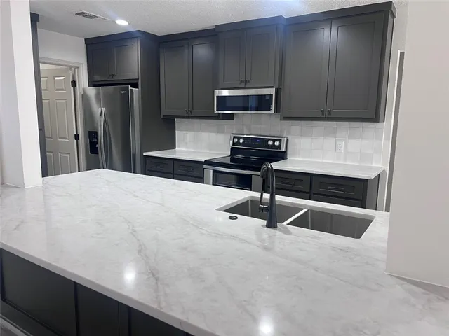 $2,100 | 1782 Burning Stone Drive, Boling, TX 77420