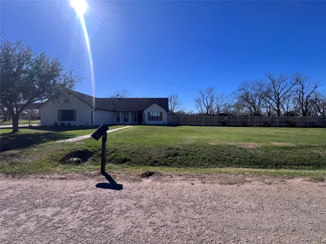 $2,100 | 1782 Burning Stone Drive, Boling, TX 77420