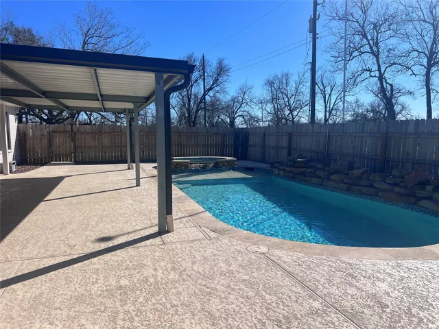 $2,100 | 1782 Burning Stone Drive, Boling, TX 77420