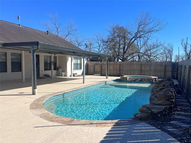 $2,100 | 1782 Burning Stone Drive, Boling, TX 77420