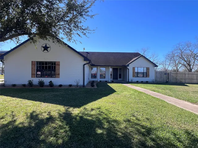 $2,100 | 1782 Burning Stone Drive, Boling, TX 77420