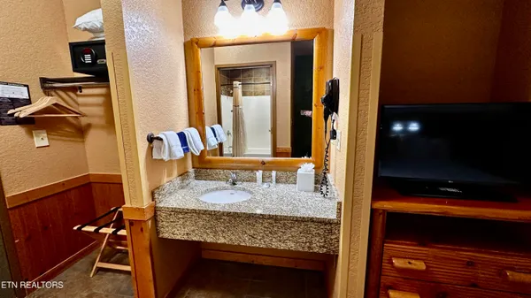 $429,000 | 1424 Old Knoxville Highway, Unit 13079/8, Sevierville, TN 37876