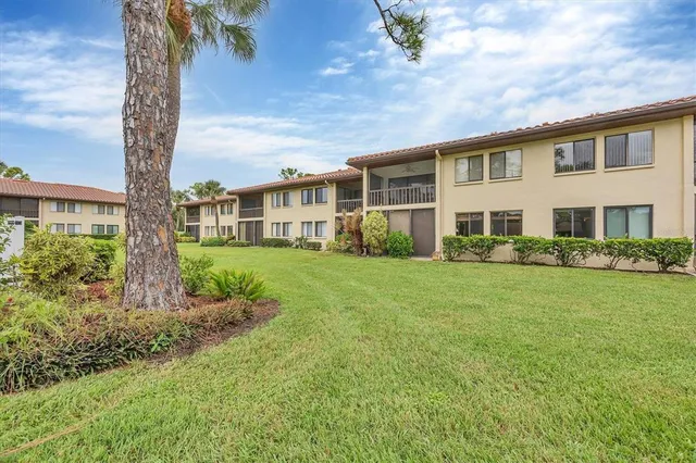 $269,000 | 5216 Lake Village Drive, Unit 71, Sarasota, FL 34235