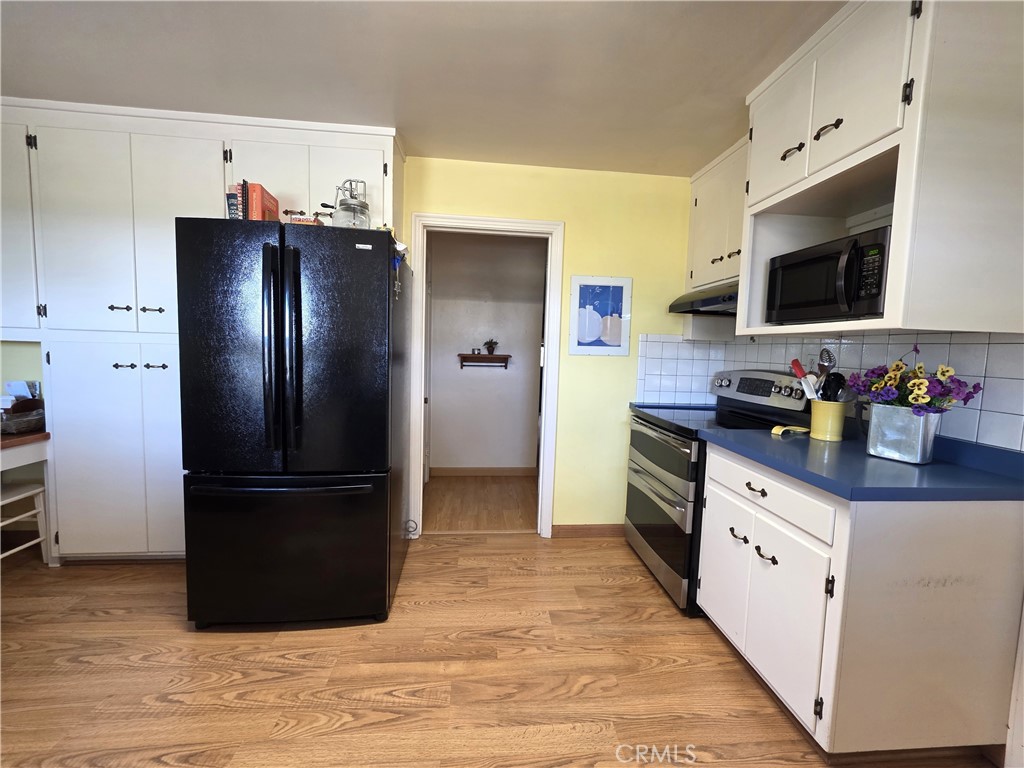 23773 River Road Corning, CA 96021 - Photo 7 of 64 a kitchen with a refrigerator and microwave