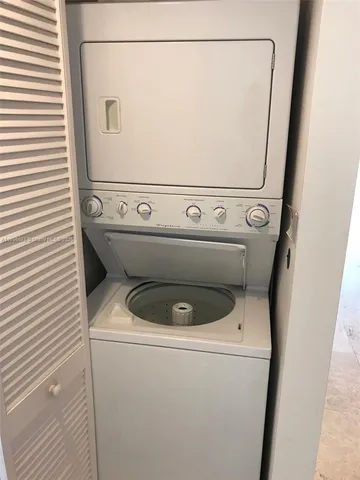 a close up view of a washer and dryer