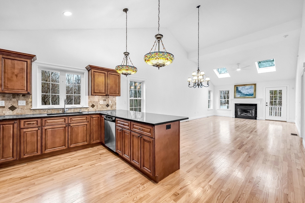 48 Beech Hill Road, Unit 48 West Springfield, MA 01089 - Photo 4 of 37