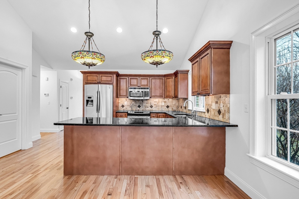 48 Beech Hill Road, Unit 48 West Springfield, MA 01089 - Photo 5 of 37