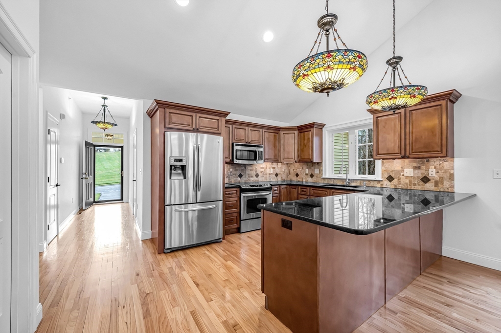 48 Beech Hill Road, Unit 48 West Springfield, MA 01089 - Photo 6 of 37