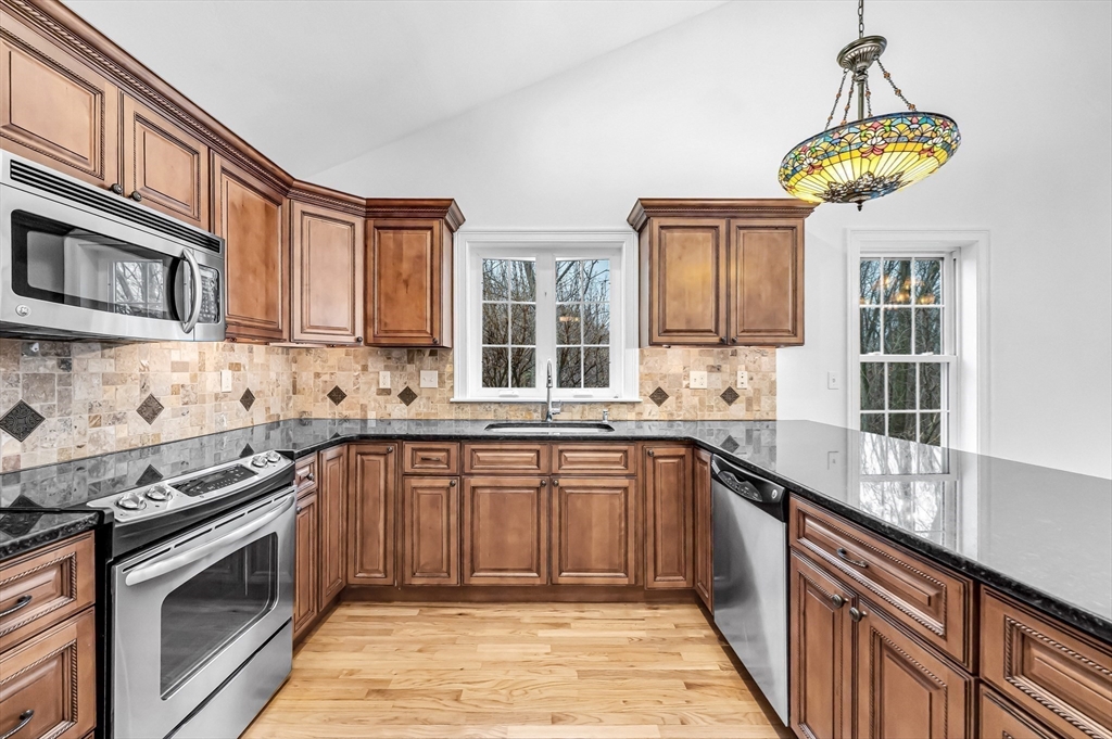 48 Beech Hill Road, Unit 48 West Springfield, MA 01089 - Photo 7 of 37