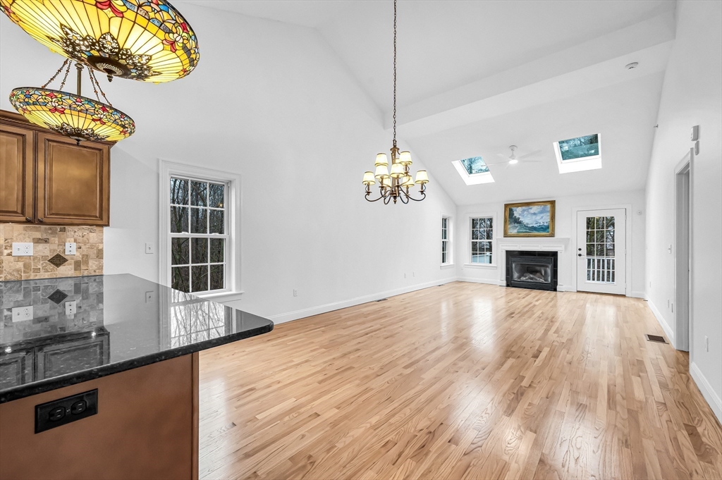 48 Beech Hill Road, Unit 48 West Springfield, MA 01089 - Photo 8 of 37