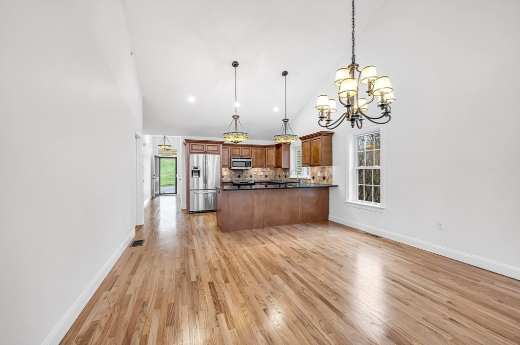 48 Beech Hill Road, Unit 48 West Springfield, MA 01089 - Photo 10 of 37