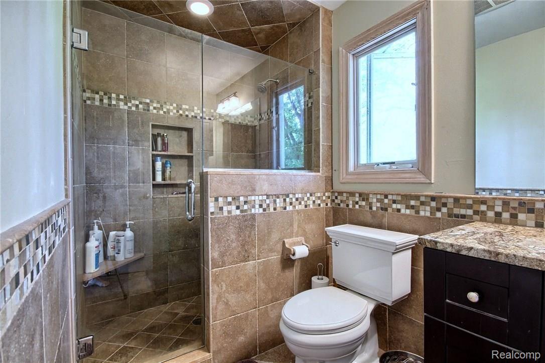 7397 Kingsbridge Road Canton, MI 48187 - Photo 13 of 14 Master_Bathroom_2nd_View.jpg