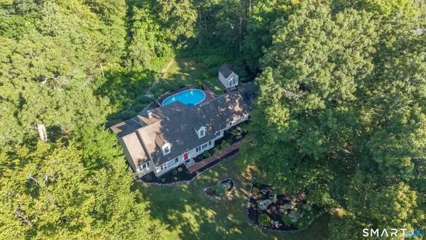 $700,000 | 2 Banquo Brae Road, Brookfield, CT 06804