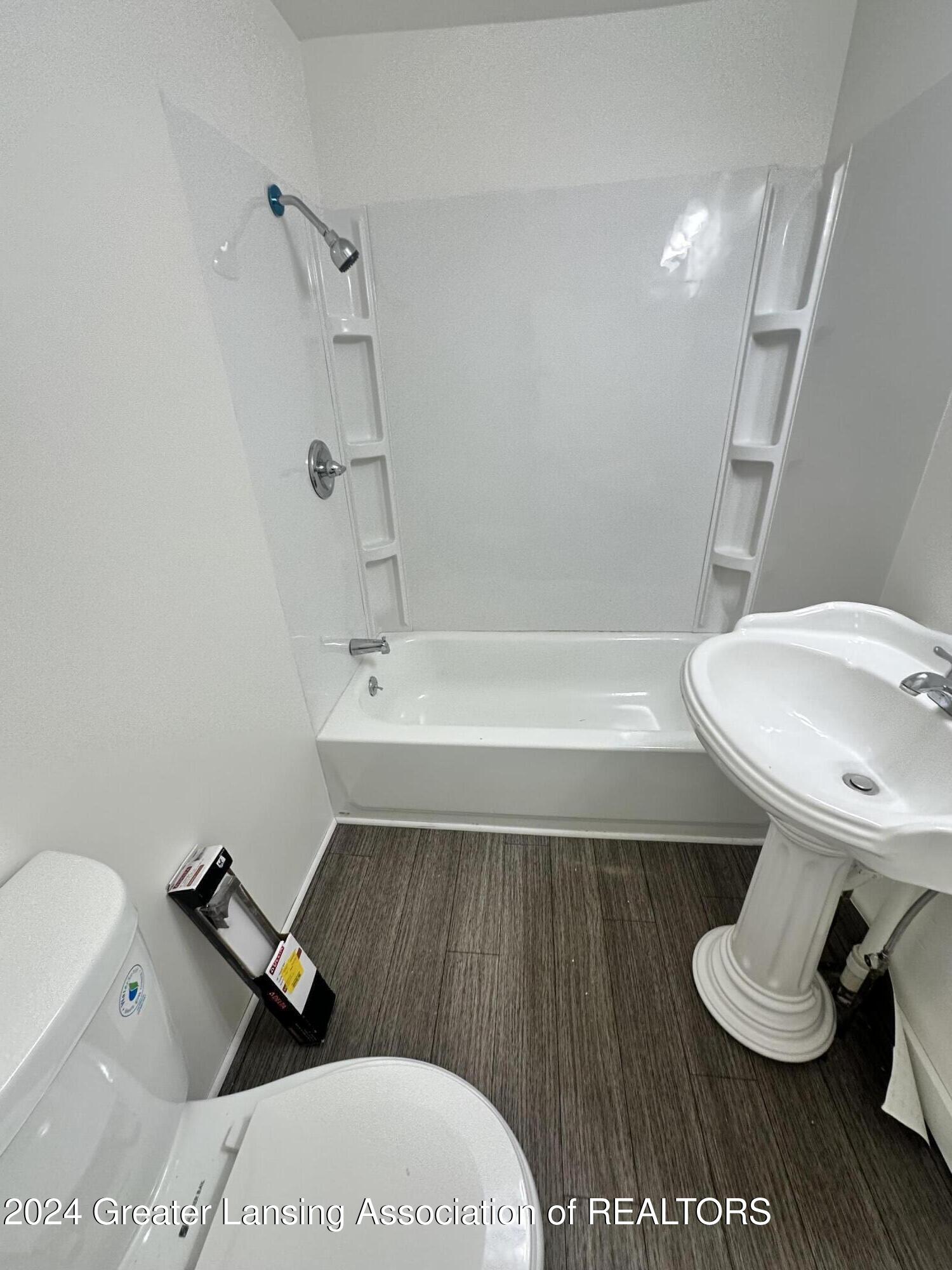 2417 West Jolly Road Lansing, MI 48911 - Photo 5 of 8 Unit 2 Bathroom