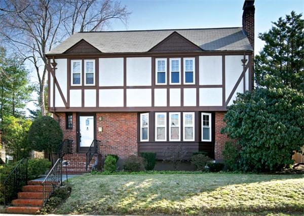 371 Russett Road Chestnut Hill, MA 02467 - Photo 1 of 1 a front view of a house with garden
