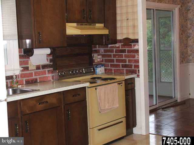 295 Edgewood Road York, PA 17402 - Photo 12 of 24 Gallery Image 12