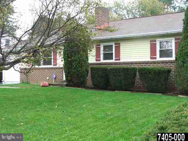 295 Edgewood Road York, PA 17402 - Photo 3 of 24 Gallery Image 3