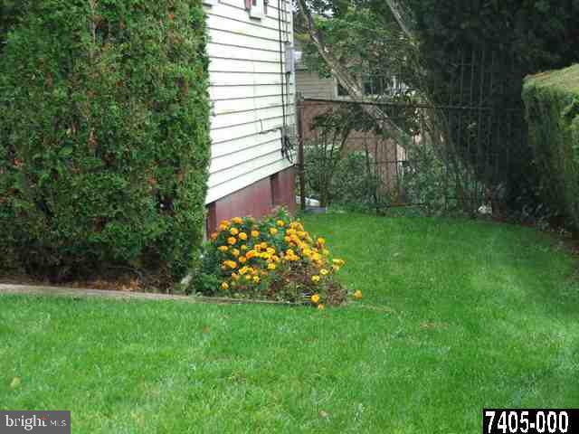 295 Edgewood Road York, PA 17402 - Photo 4 of 24 Gallery Image 4