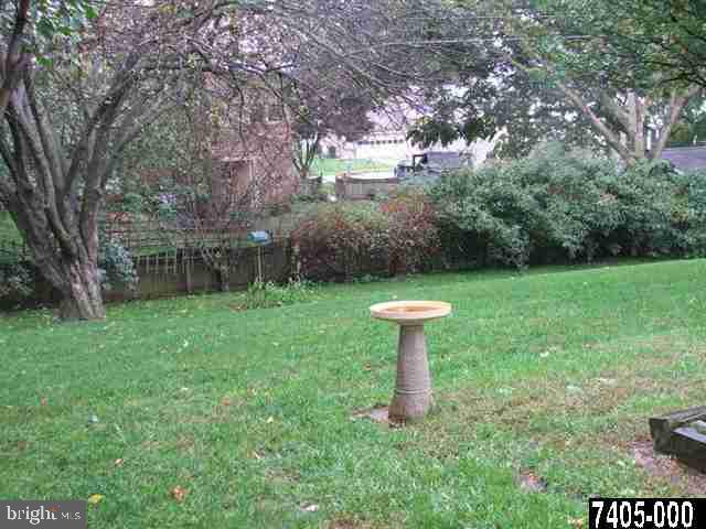 295 Edgewood Road York, PA 17402 - Photo 5 of 24 Gallery Image 5