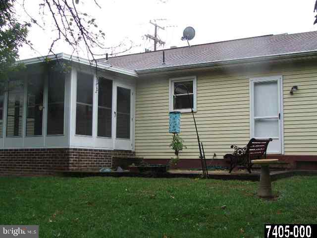 295 Edgewood Road York, PA 17402 - Photo 6 of 24 Gallery Image 6
