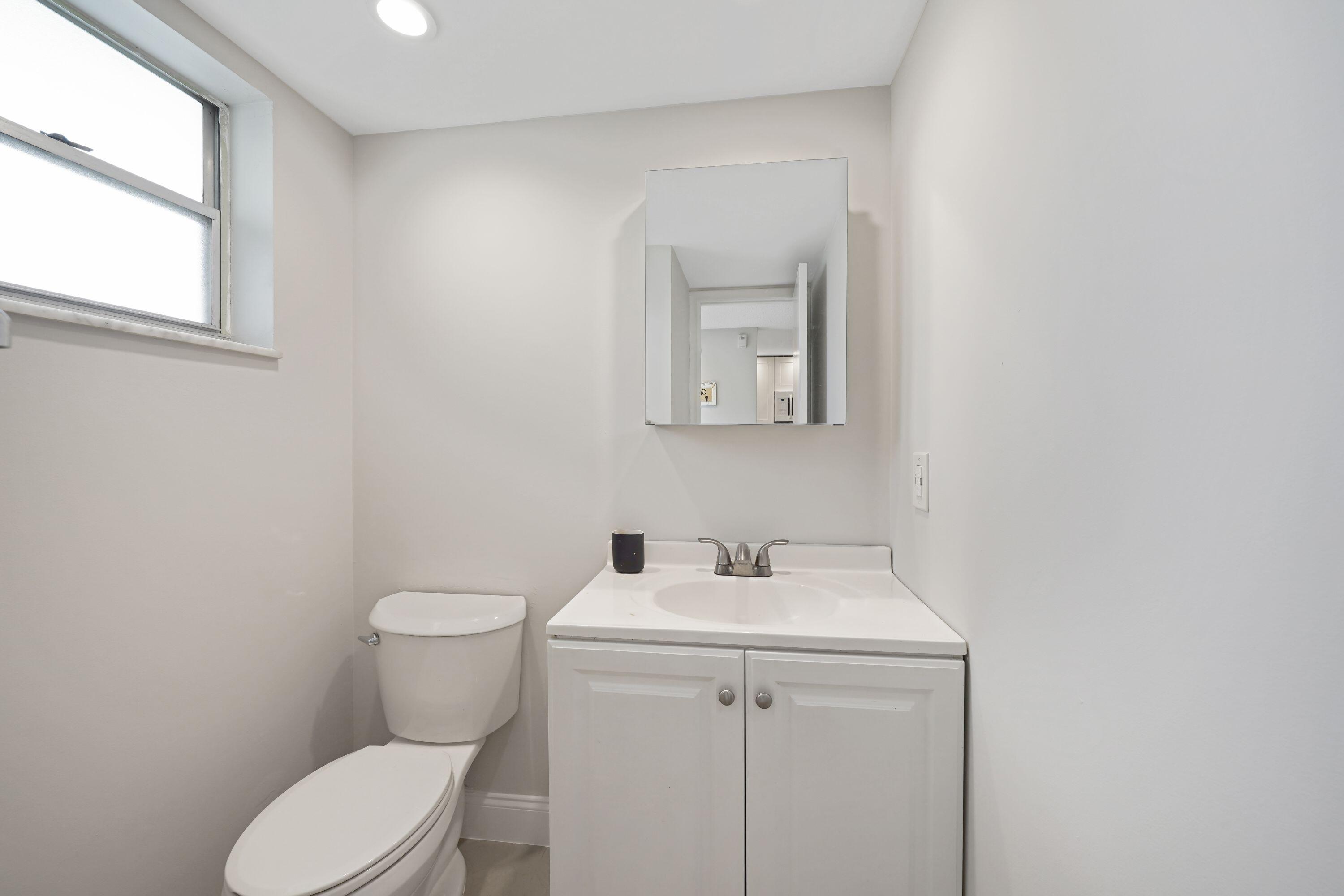 100 Berkley Road, Unit 109 Hollywood, FL 33024 - Photo 9 of 54 15