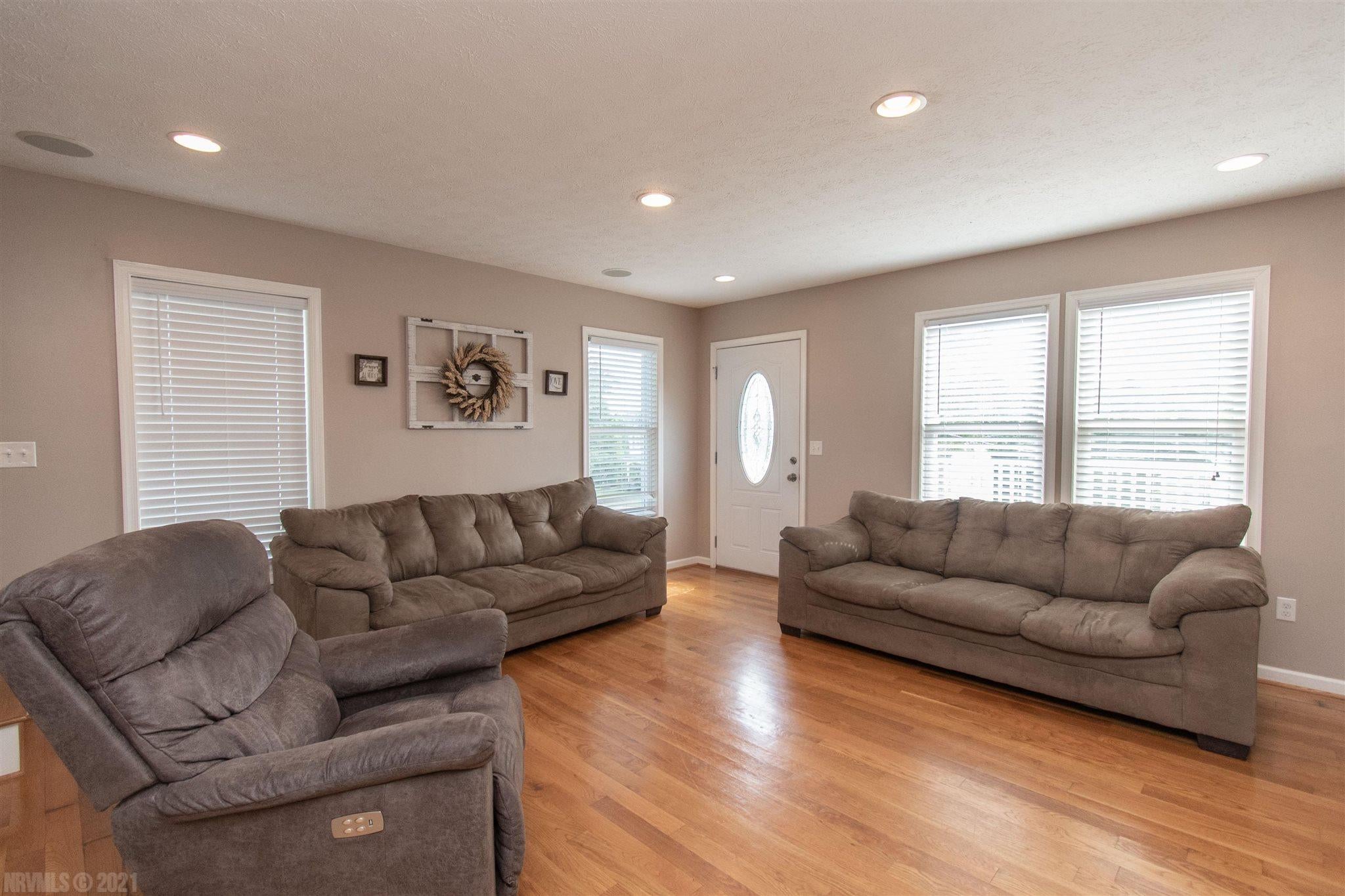 6702 Dudley Ferry Road Radford, VA 24141 - Photo 10 of 34 Gallery Image 10