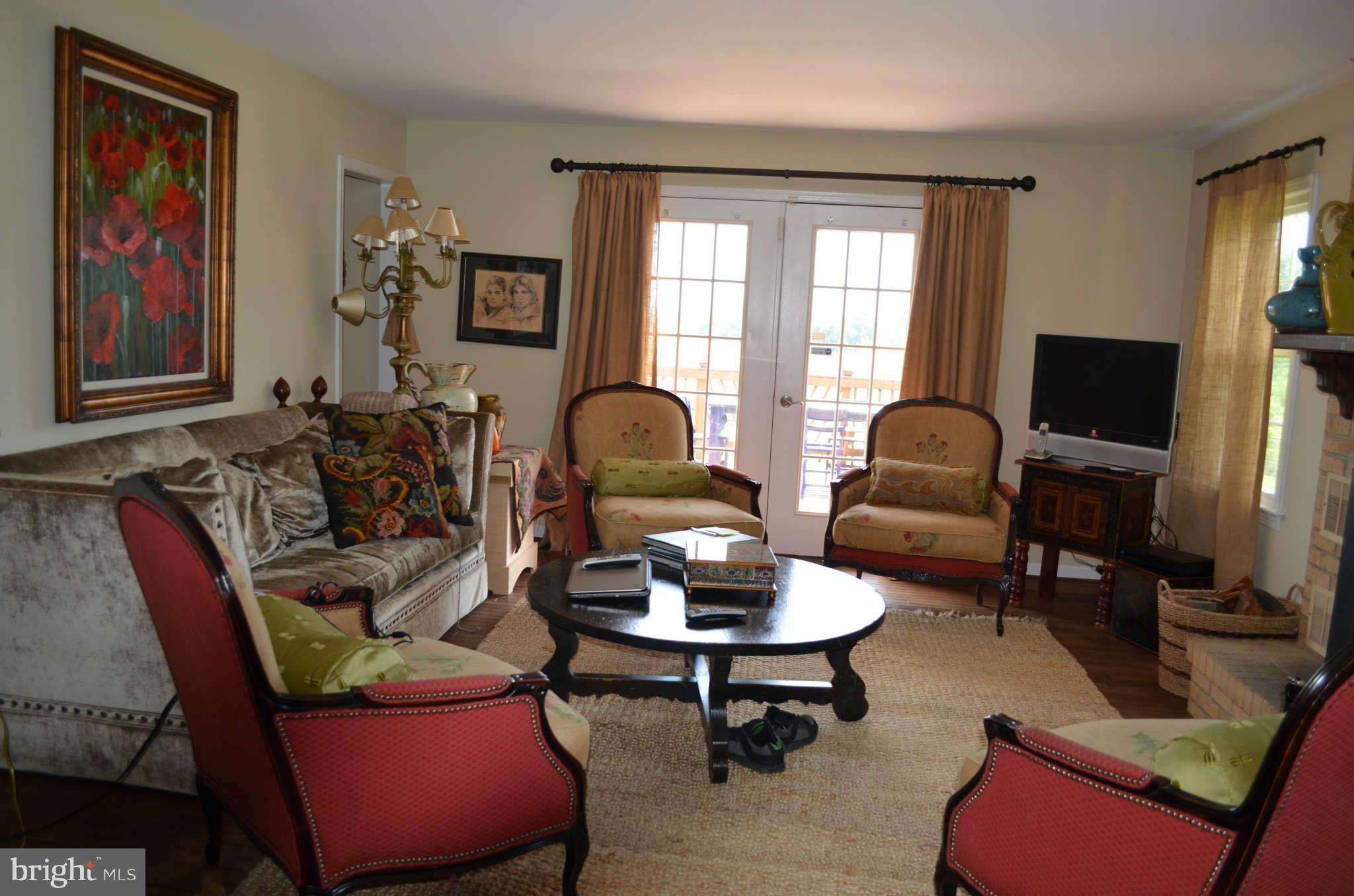 8663 Woodward Road Marshall, VA 20115 - Photo 5 of 14 Family Room