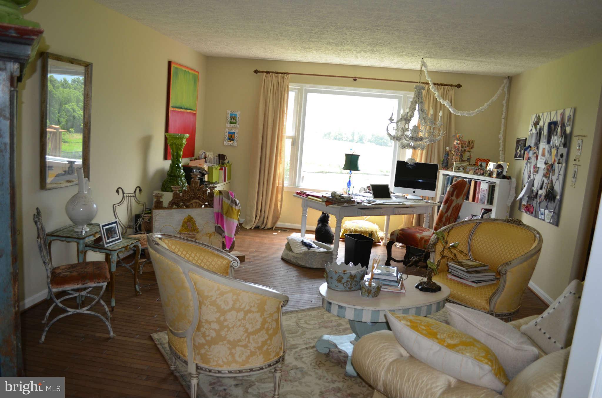 8663 Woodward Road Marshall, VA 20115 - Photo 7 of 14 Living Room