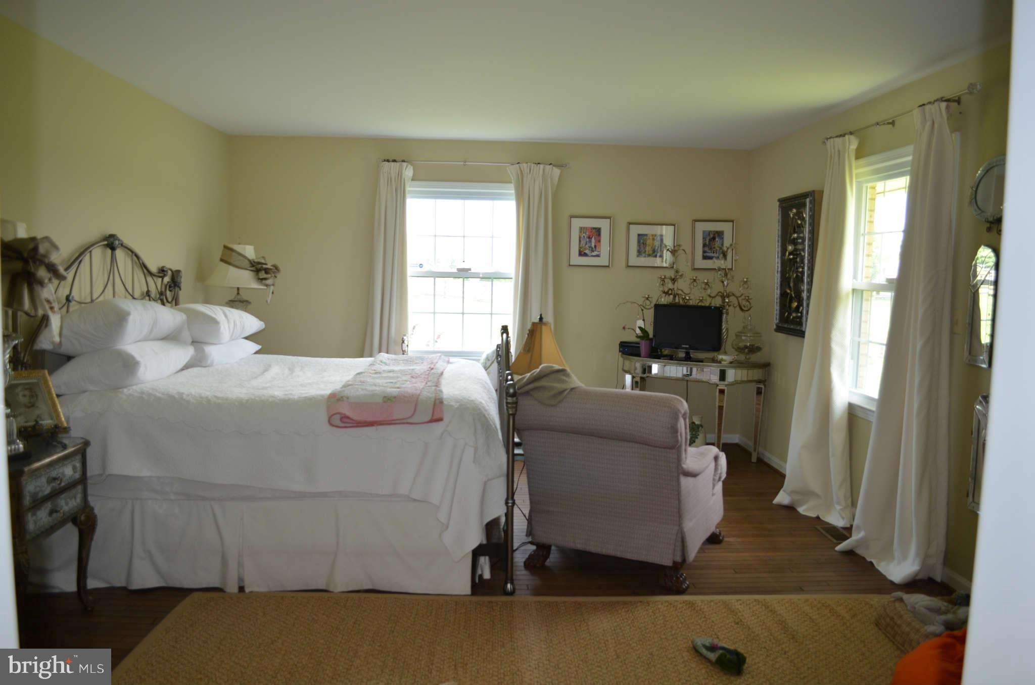 8663 Woodward Road Marshall, VA 20115 - Photo 10 of 14 Bedroom Master
