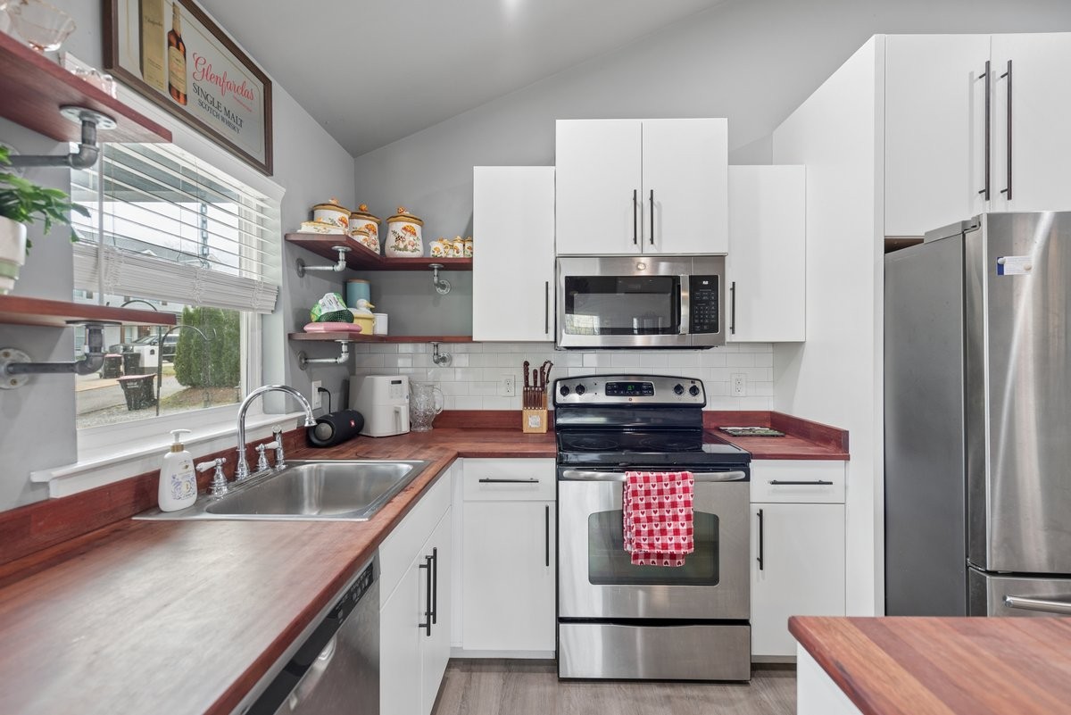 150 Crawford Hill Road Goodlettsville, TN 37072 - Photo 18 of 30 a kitchen with stainless steel appliances granite countertop a sink refrigerator and microwave