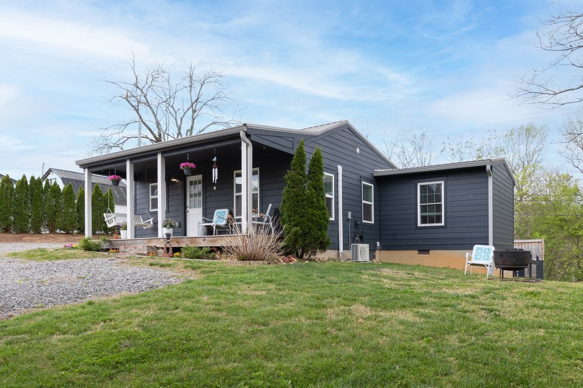 150 Crawford Hill Road Goodlettsville, TN 37072 - Photo 9 of 30 front view of a house with a yard