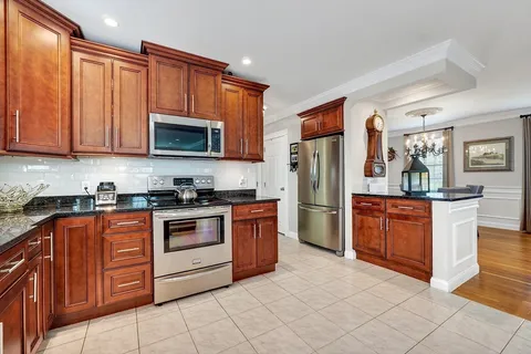 $1,265,000 | 2 Heritage Lane, Saugus, MA 01906