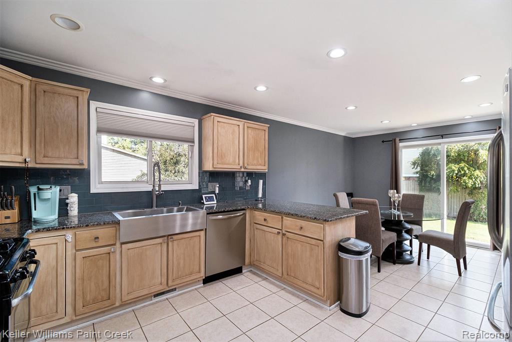 3141 Hessel Avenue Rochester Hills, MI 48307 - Photo 11 of 32