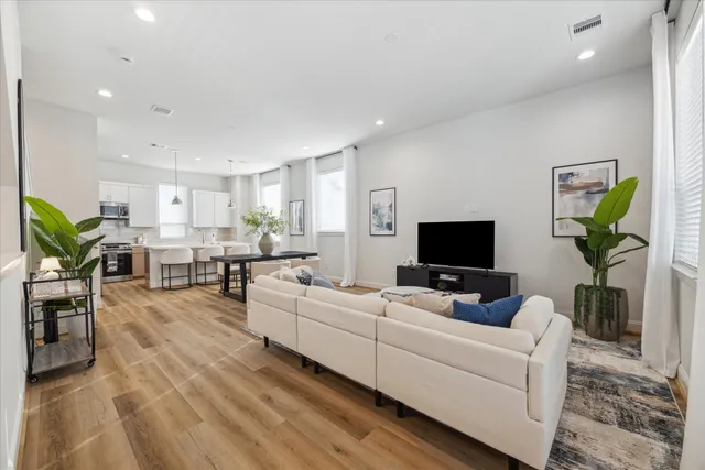 $379,990 | 1804 Elysian Street, Houston, TX 77026