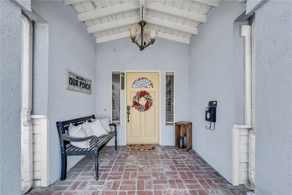 2006 Peyton Road La Verne, CA 91750 - Photo 3 of 17 a view of a hallway with seating area