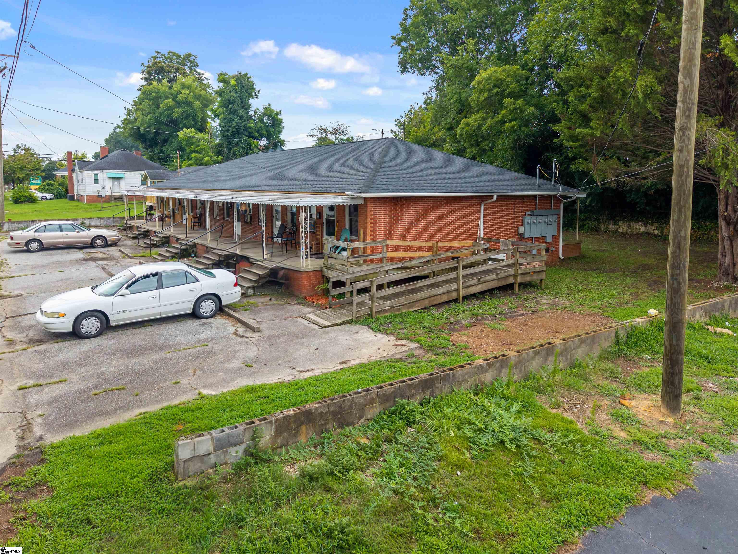 326 Irby Street Woodruff, SC 29388 - Photo 3 of 15