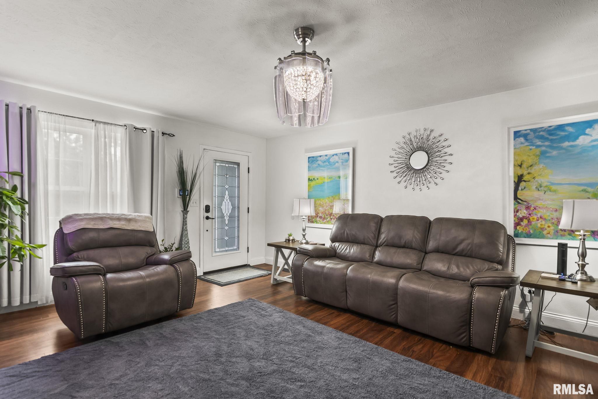 419 East Chestnut Street Chatham, IL 62629 - Photo 3 of 31 Gallery Image 3