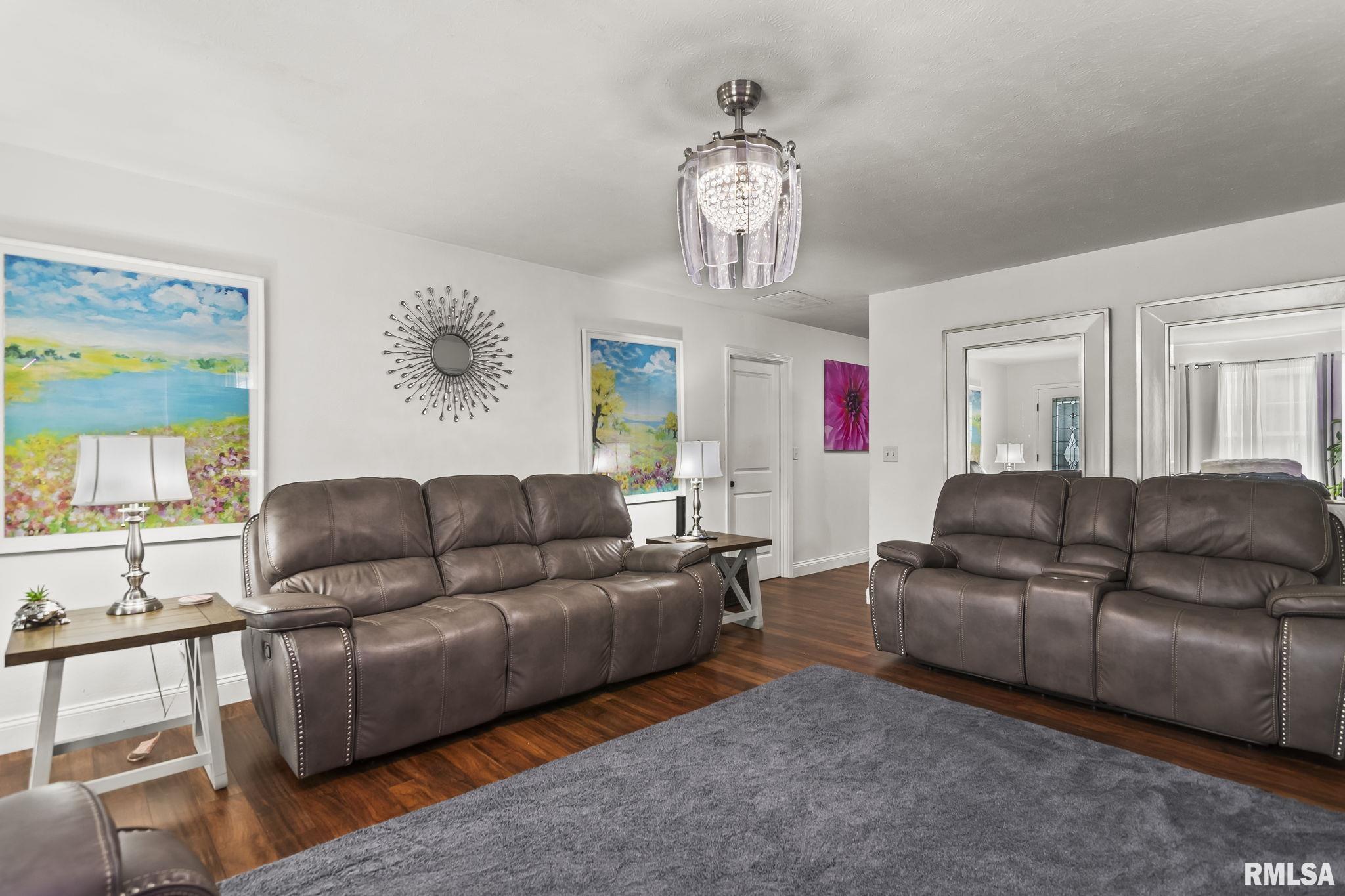419 East Chestnut Street Chatham, IL 62629 - Photo 5 of 31 Gallery Image 5