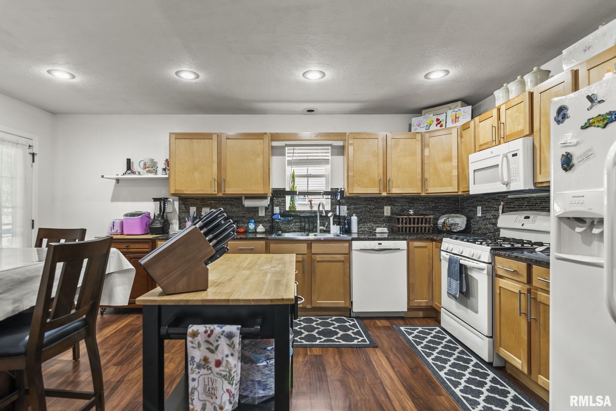 419 East Chestnut Street Chatham, IL 62629 - Photo 7 of 31 Gallery Image 7
