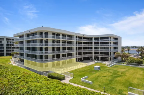 $1,295,000 | 3300 South Ocean Boulevard, Unit 103S, Palm Beach, FL 33480