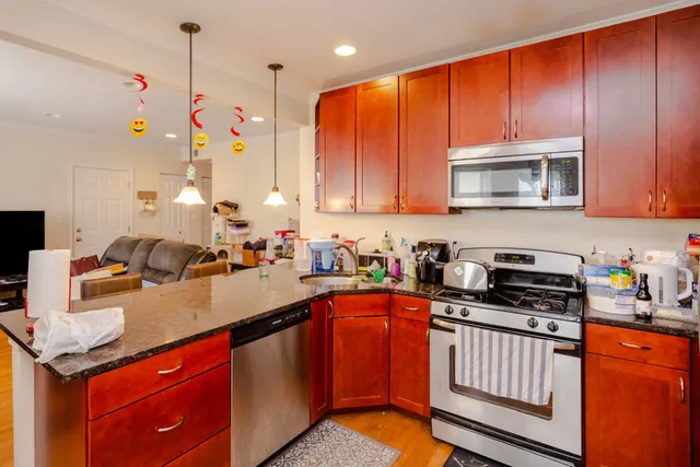 $1,800 | 6301 North Francisco Avenue, Unit 3, Chicago, IL 60659