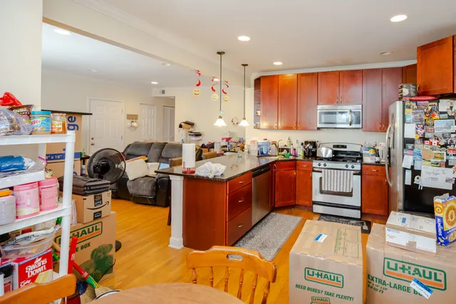 $1,800 | 6301 North Francisco Avenue, Unit 3, Chicago, IL 60659