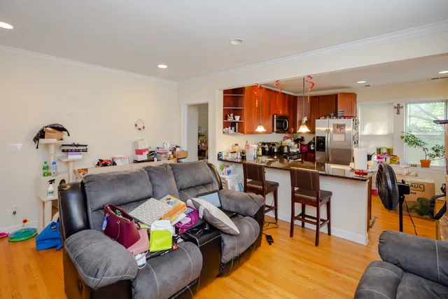 $1,800 | 6301 North Francisco Avenue, Unit 3, Chicago, IL 60659