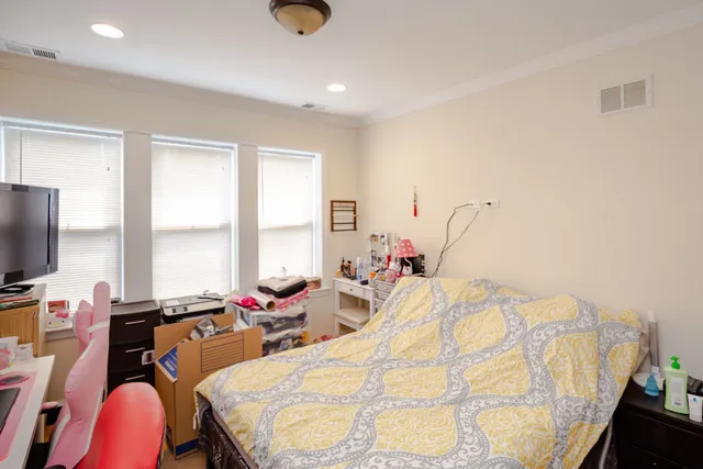 $1,800 | 6301 North Francisco Avenue, Unit 3, Chicago, IL 60659