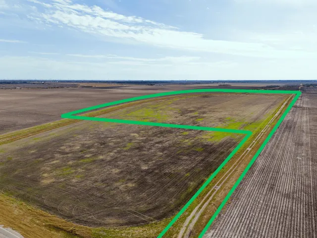 a view of a tennis court