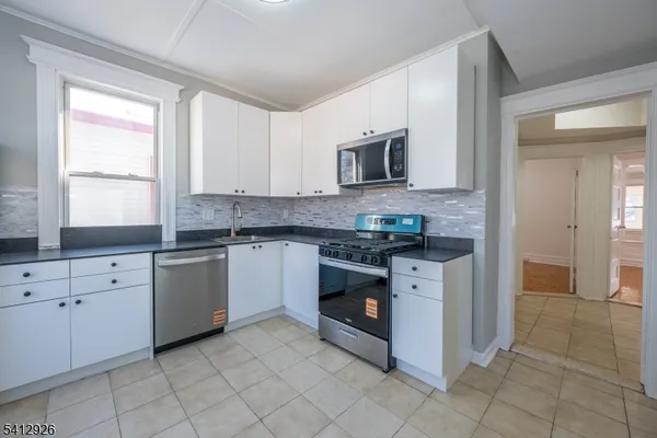 $2,650 | 24 Llewellyn Avenue, Unit 2, Bloomfield, NJ 07003